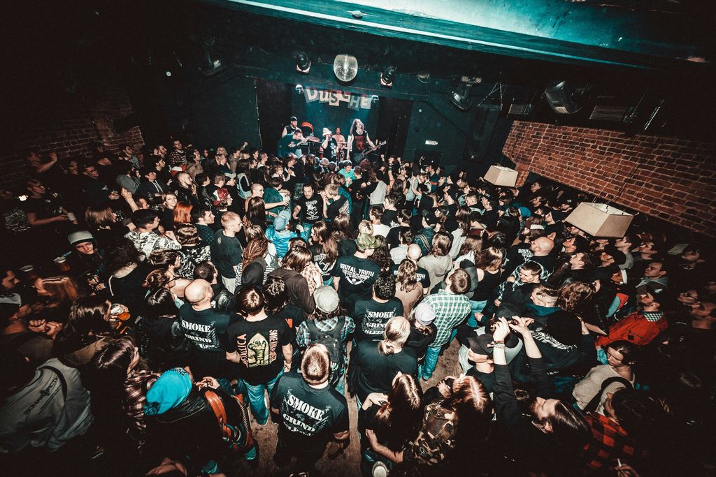 A small club show